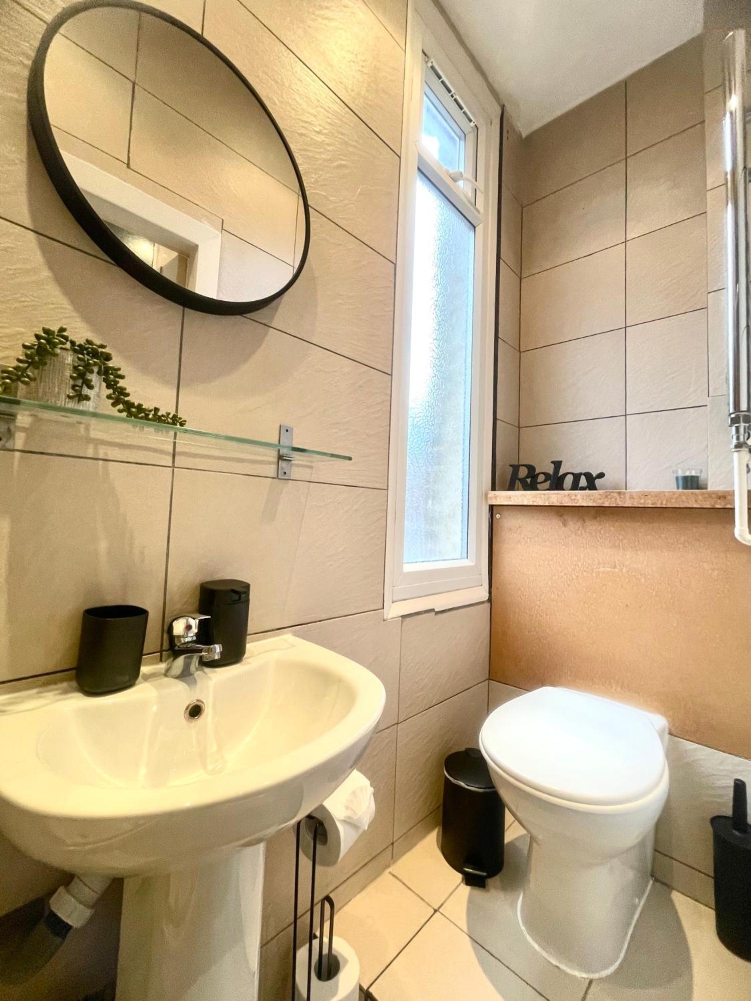 A Fantastic One Double Bedroom Flat Londres Exterior foto
